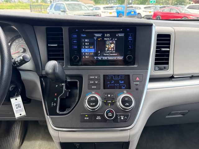 Used 2015 Toyota Sienna LE FWD image 25
