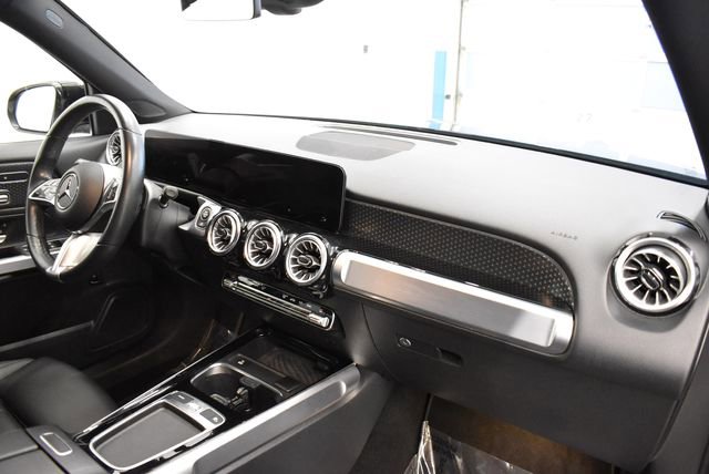 Used 2025 Mercedes-Benz GLB 250 4MATIC image 18