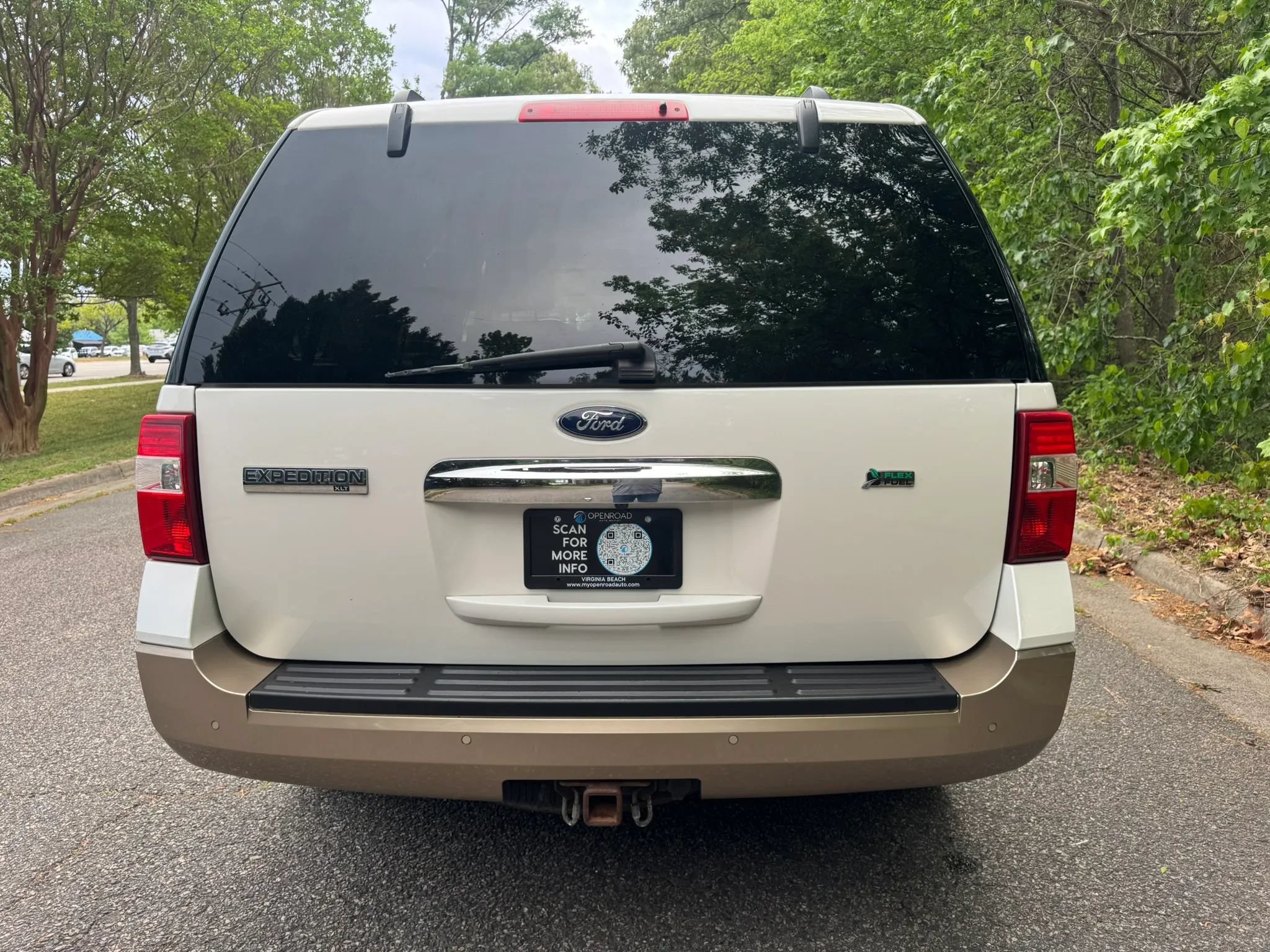 Used 2014 Ford Expedition XLT w/ Equipment Group 202A AWD/4WD image 5