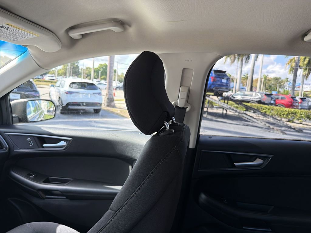Used 2019 Ford Edge SE image 12
