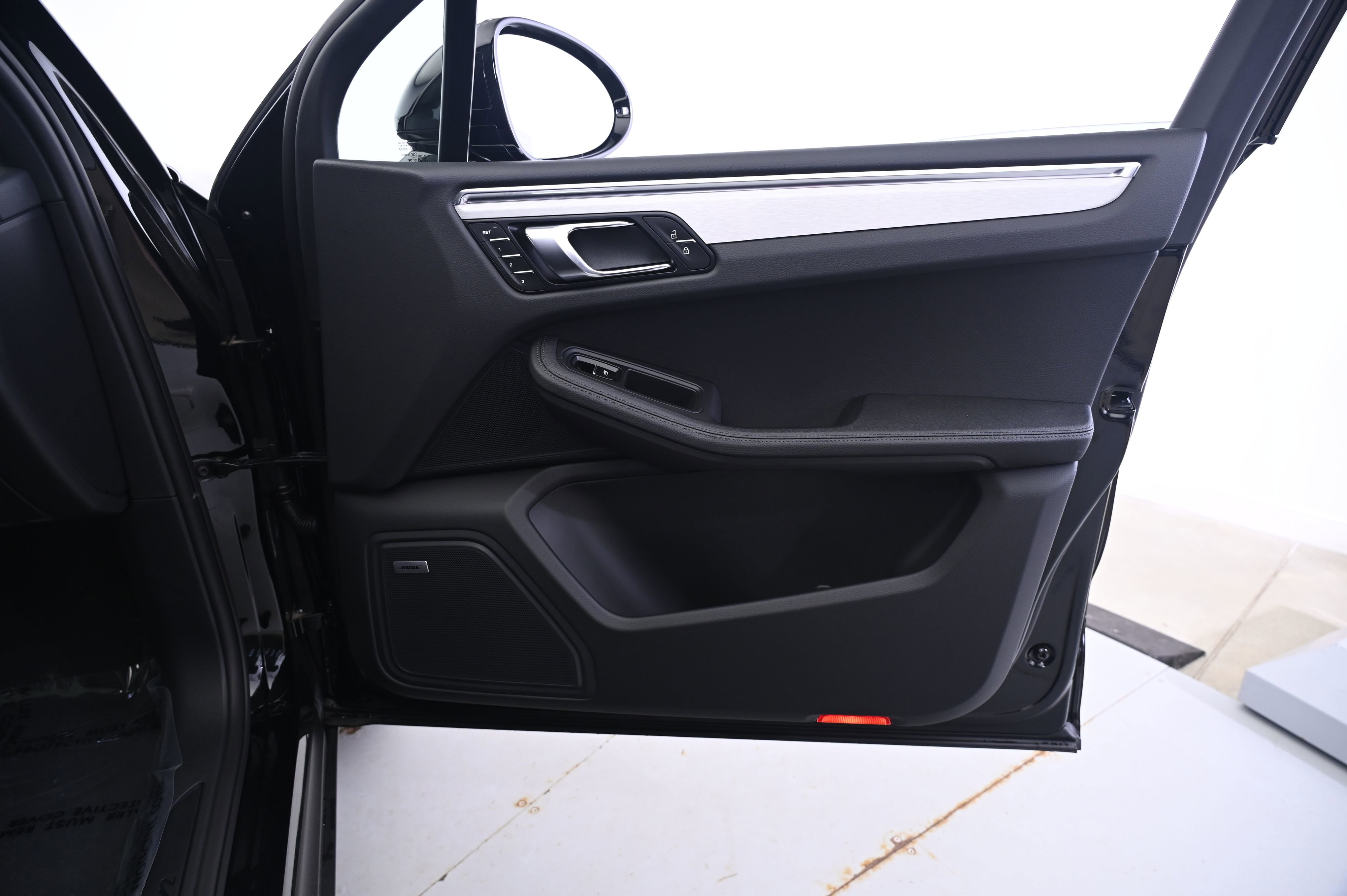 Certified 2025 Porsche Macan image 20