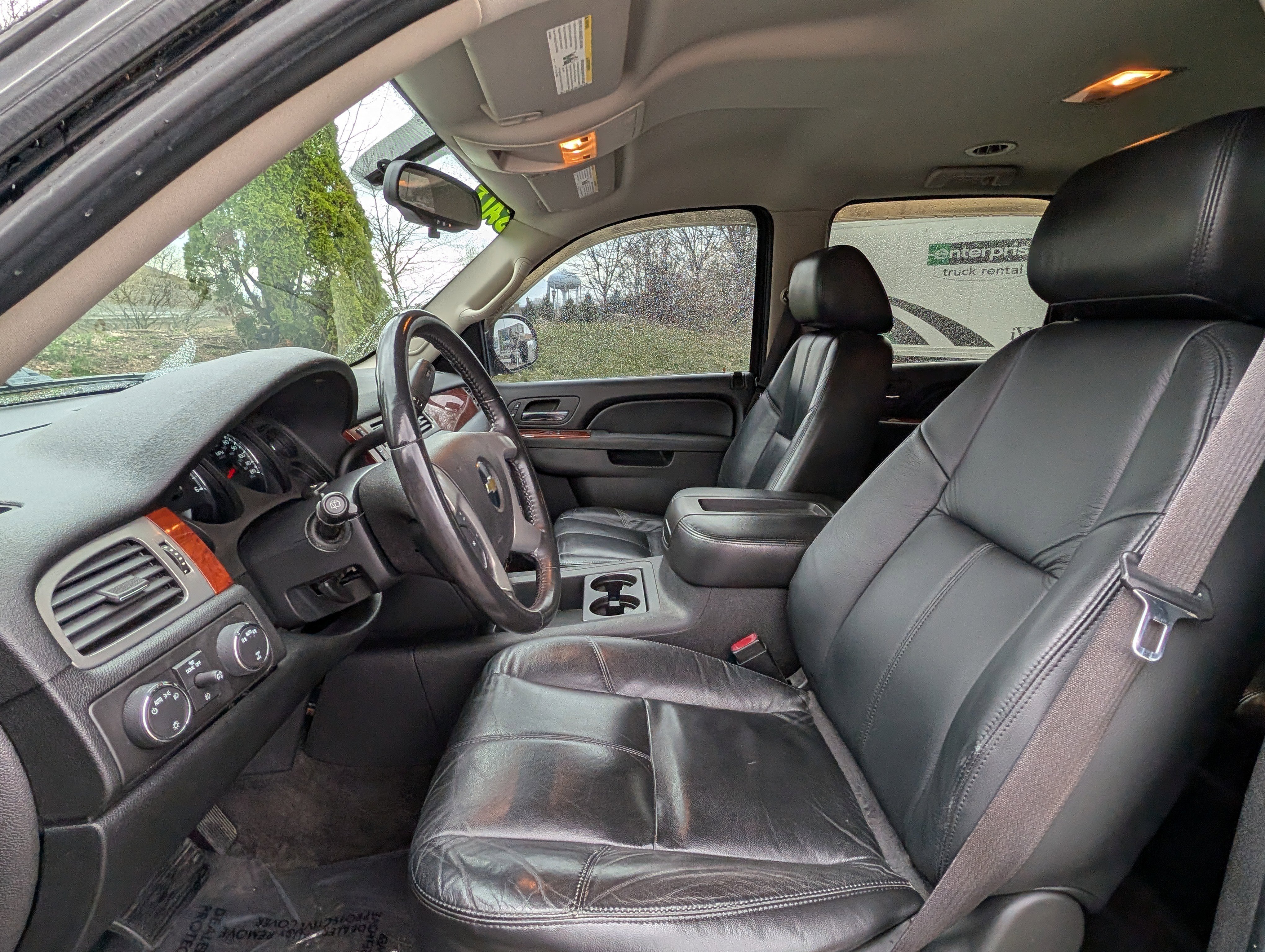 Used 2011 Chevrolet Suburban LT image 10