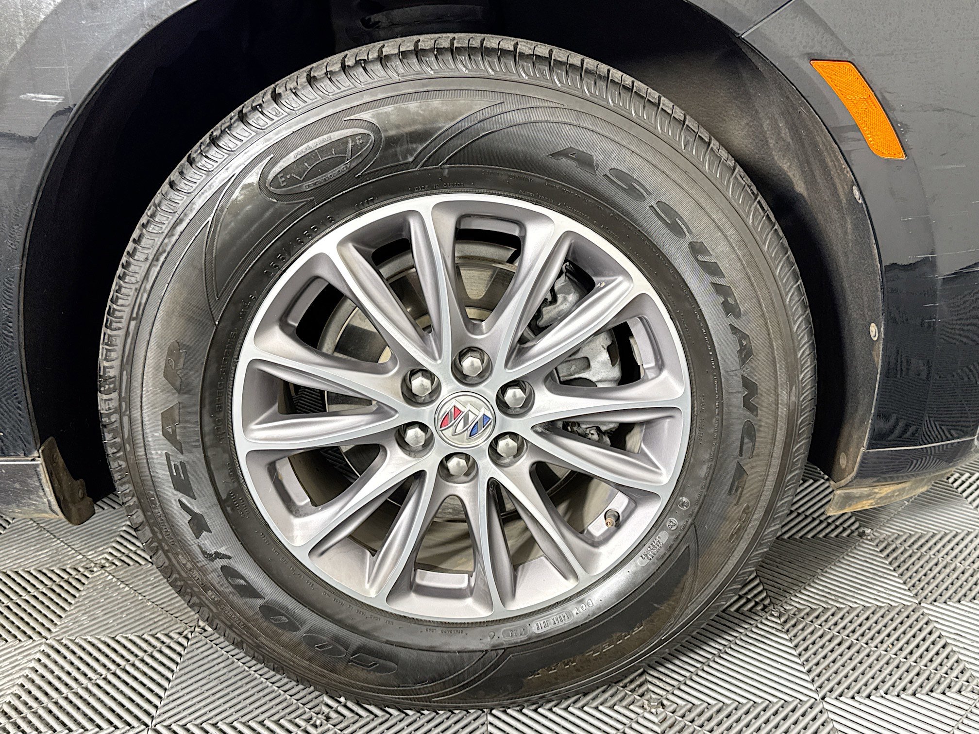 Used 2024 Buick Enclave Premium AWD/4WD image 31