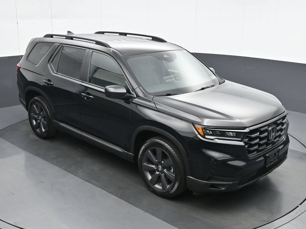 Used 2025 Honda Pilot Sport image 25