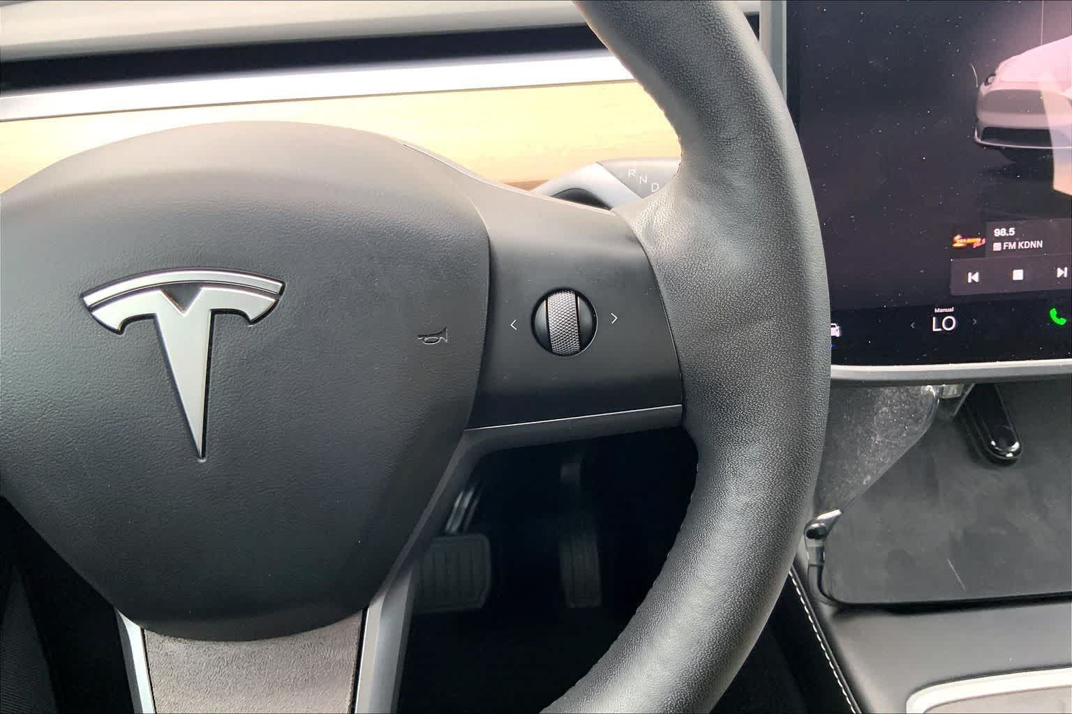 Used 2022 Tesla Model Y Long Range AWD/4WD image 25
