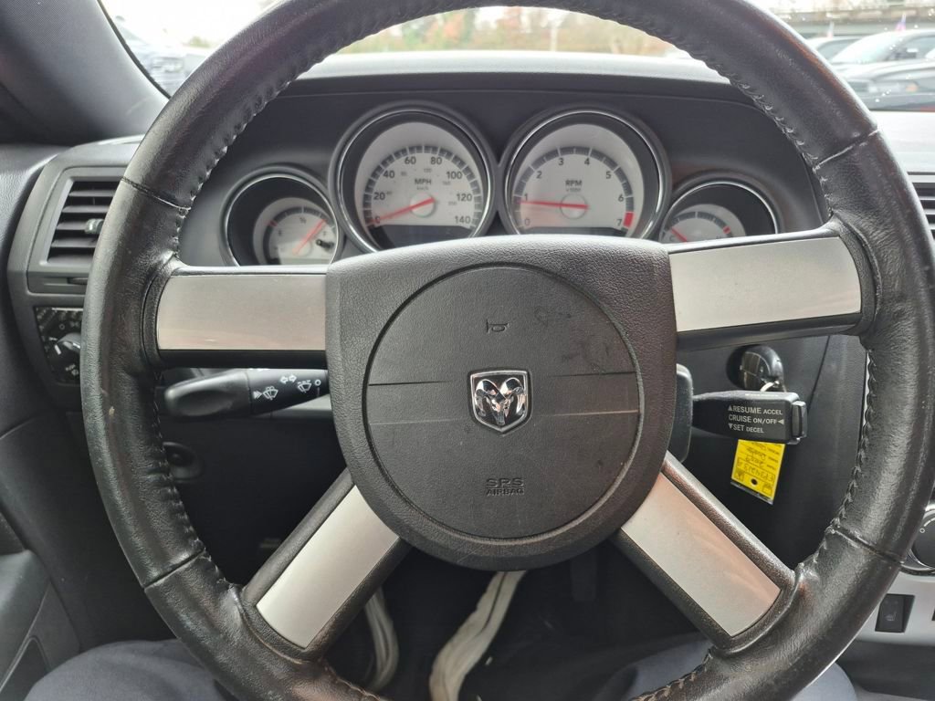Used 2009 Dodge Challenger SE image 16