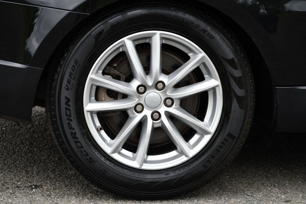 Used 2020 Land Rover Range Rover Sport SE image 17