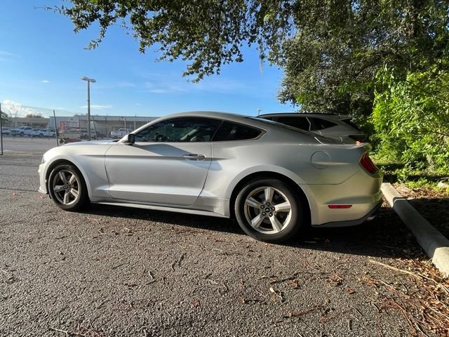 Used 2018 Ford Mustang Coupe RWD image 10