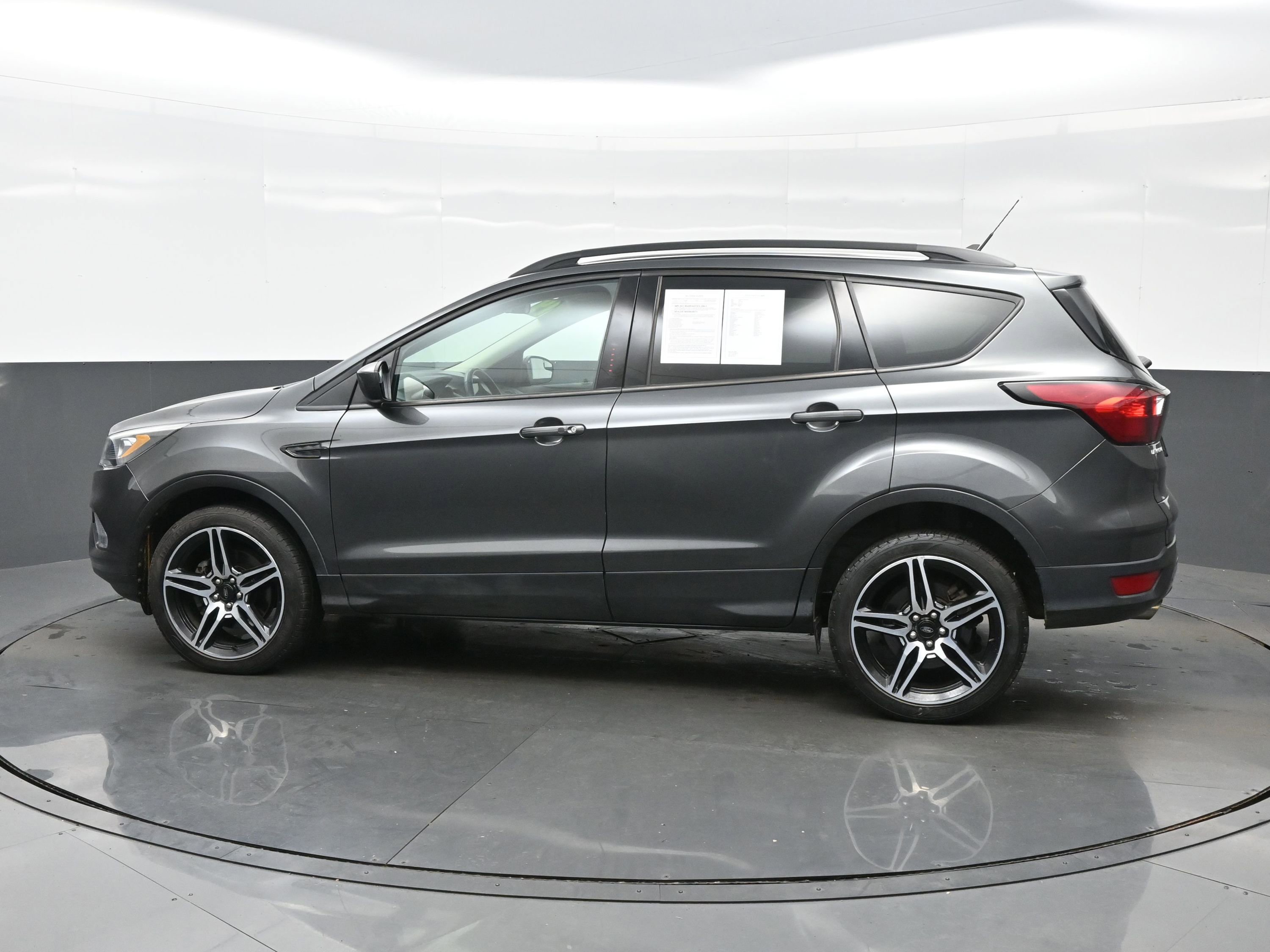Used 2019 Ford Escape SEL image 3