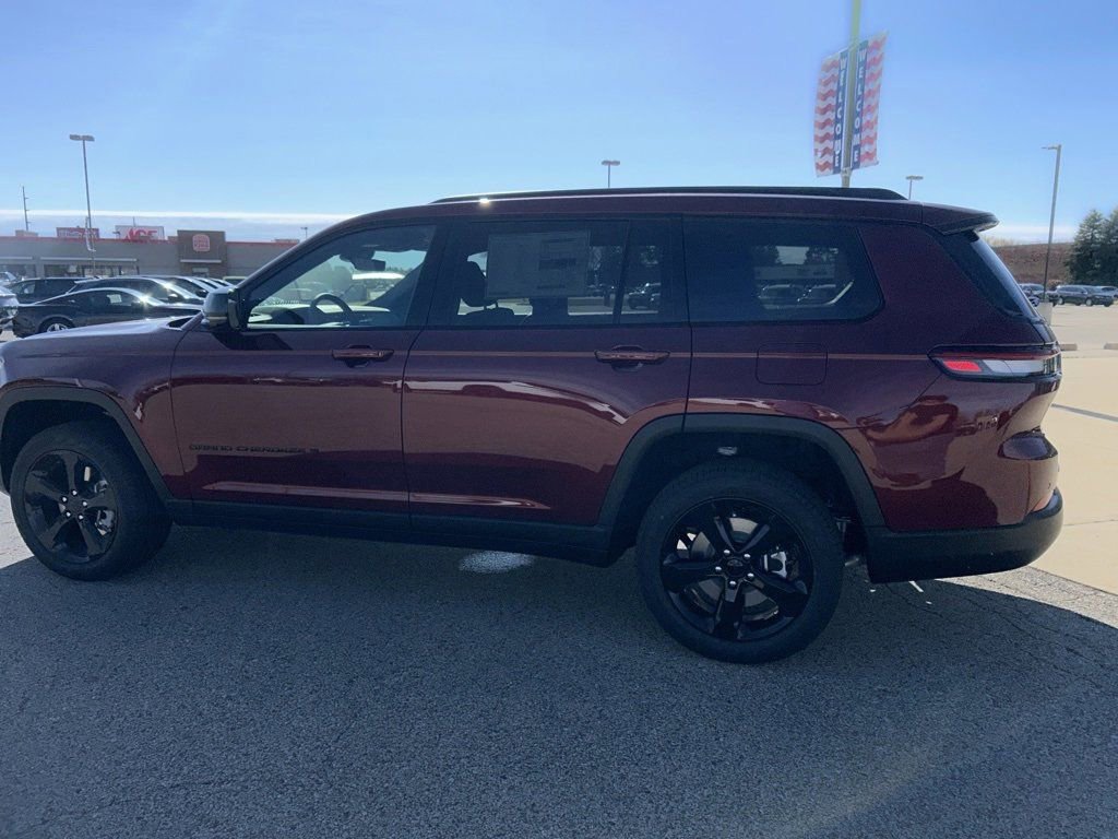 New 2025 Jeep Grand Cherokee L Limited w/ Black Appearance Package image 5