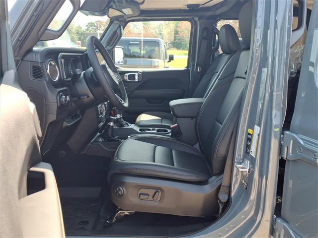 New 2025 Jeep Gladiator Sport image 13