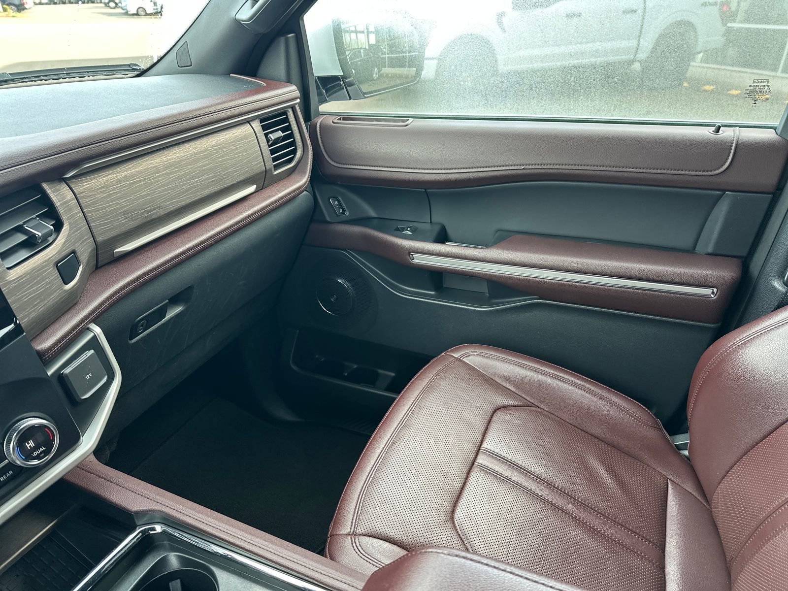 Used 2024 Ford Expedition Limited image 15