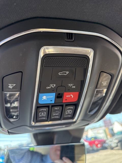 Certified 2024 Jeep Grand Cherokee Limited w/ Luxury Tech Group II image 35