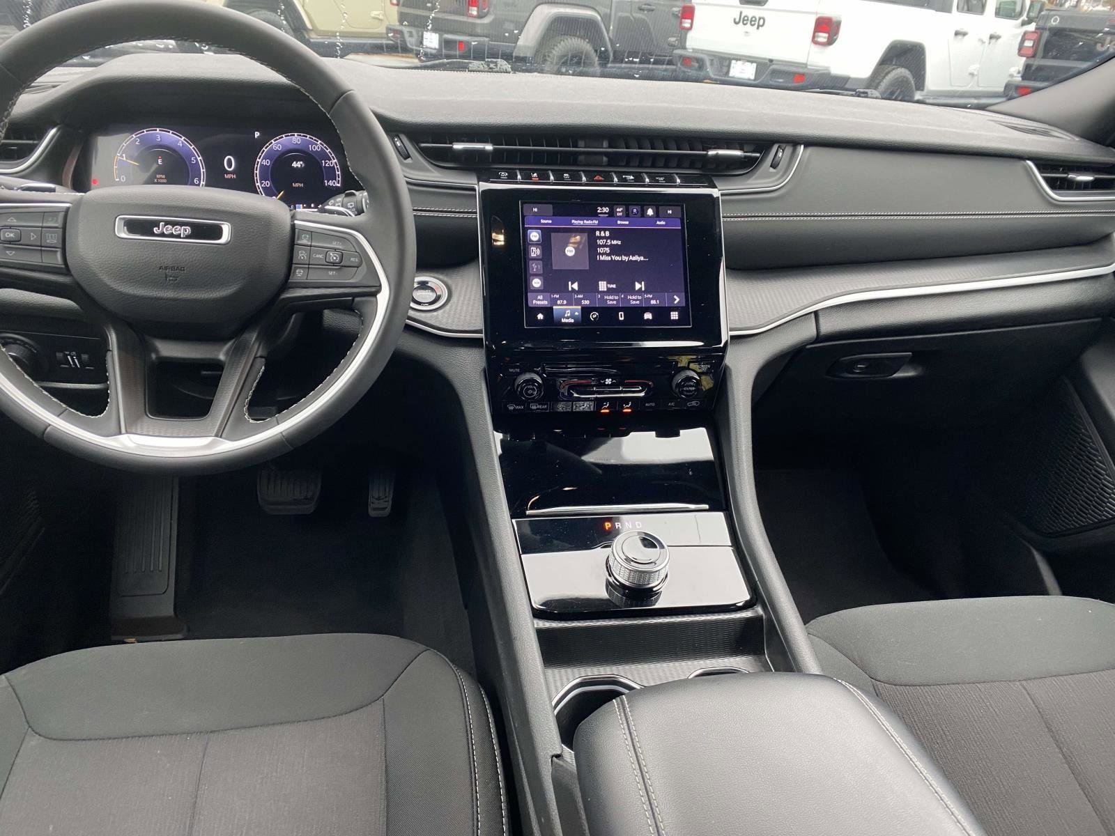 Certified 2024 Jeep Grand Cherokee Laredo image 17