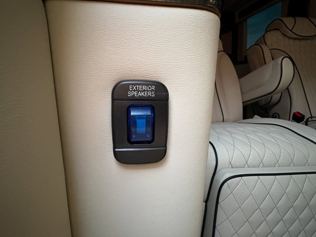 Used 2024 Mercedes-Benz Sprinter 3500 image 40