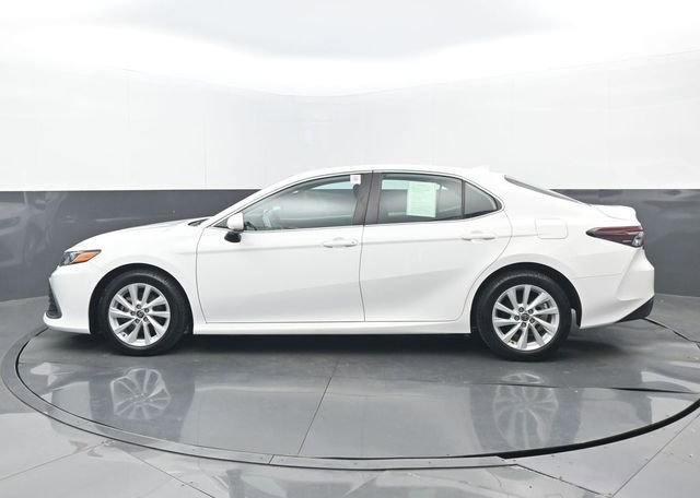 Used 2021 Toyota Camry LE image 23