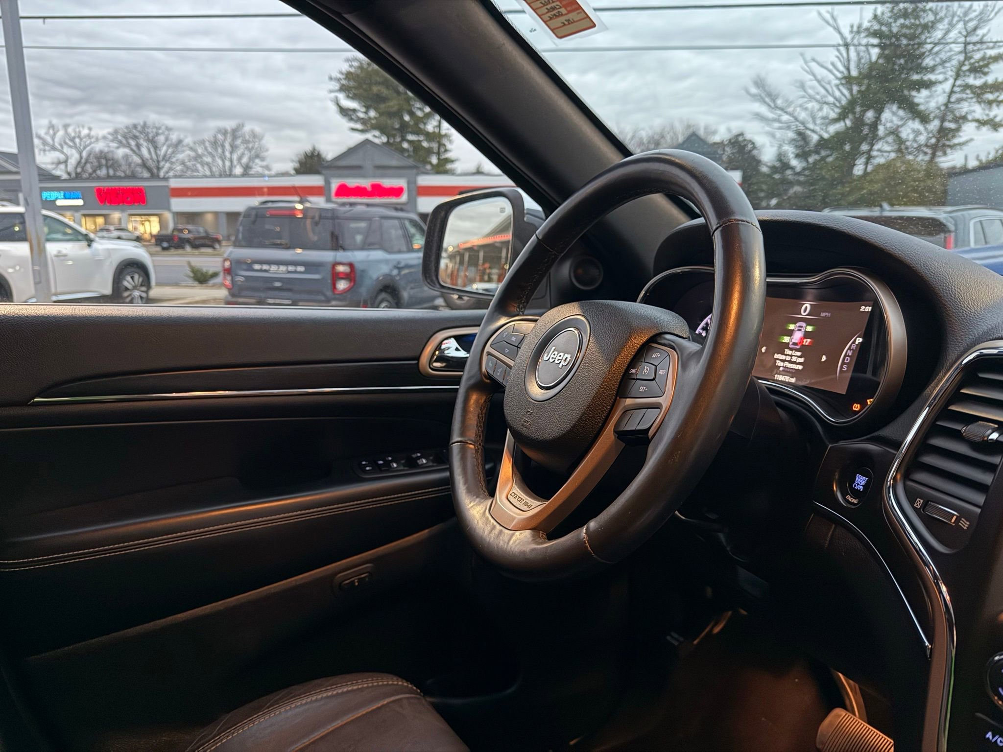 Used 2015 Jeep Grand Cherokee Limited image 23