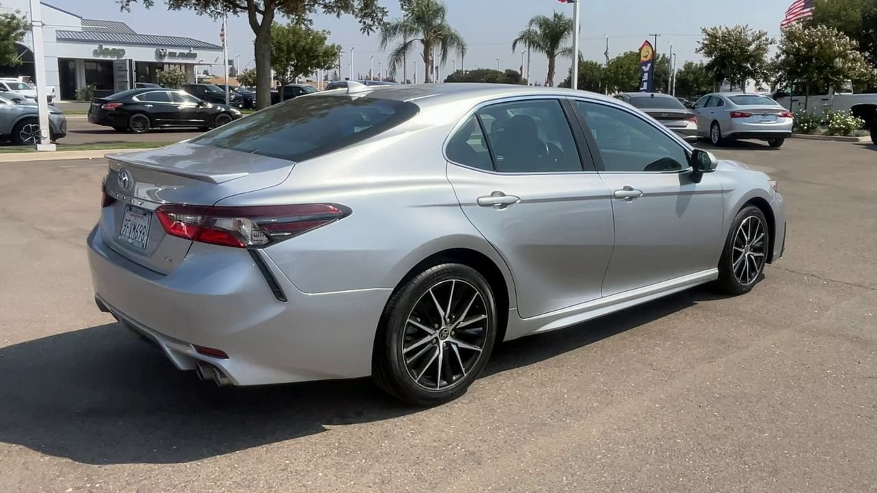 Used 2023 Toyota Camry SE FWD image 7