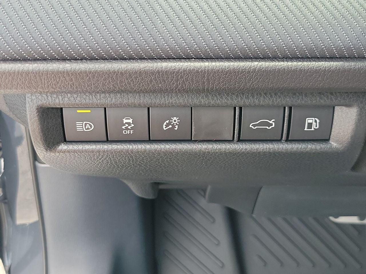 Used 2026 Toyota Camry SE FWD image 32