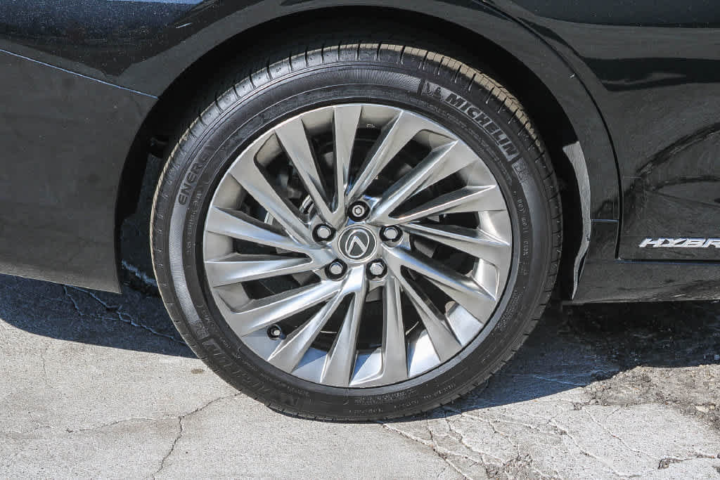 Used 2019 Lexus ES 300h w/ Accessory Package 2 FWD image 8