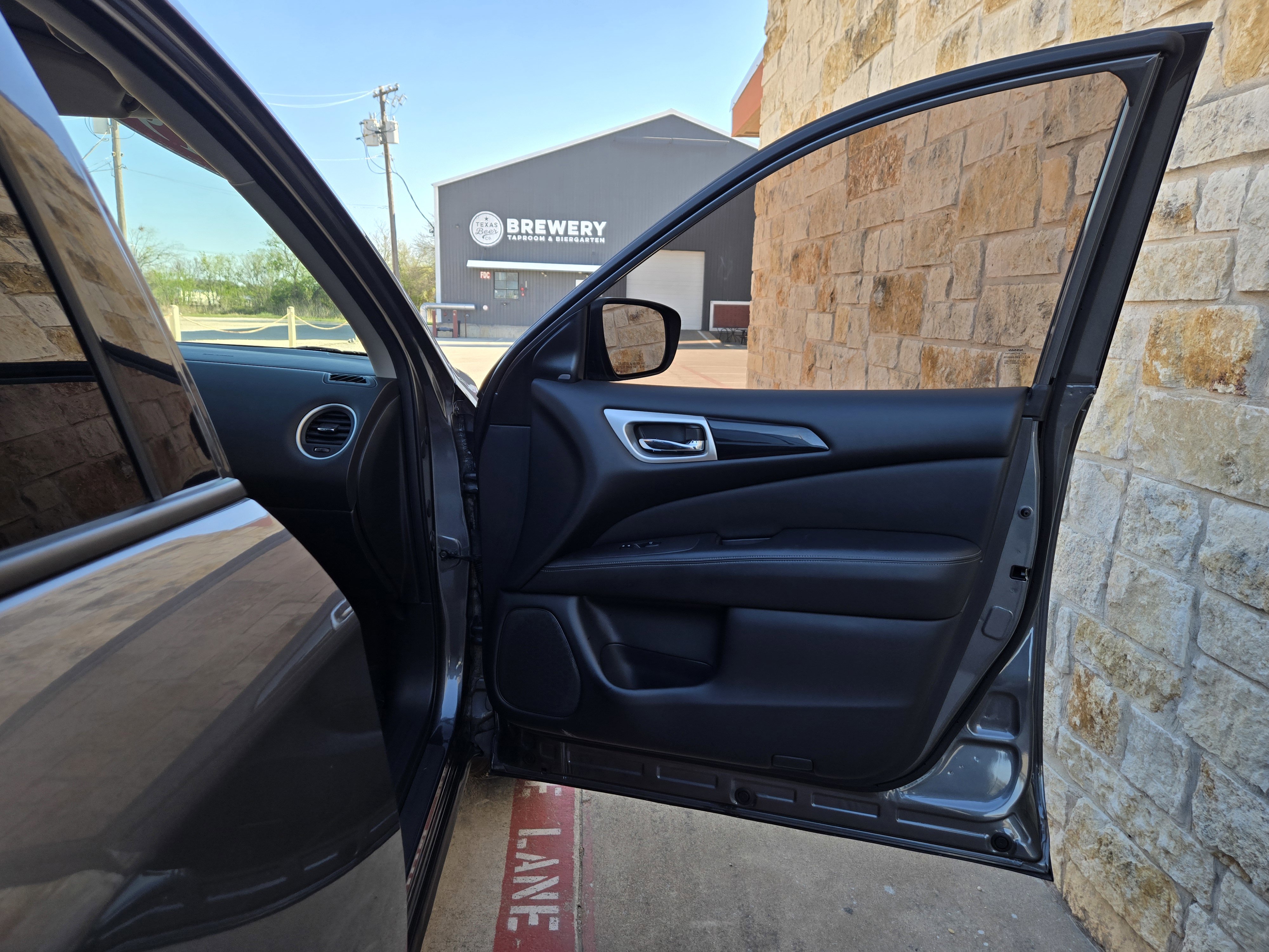 Used 2019 Nissan Pathfinder SV image 9