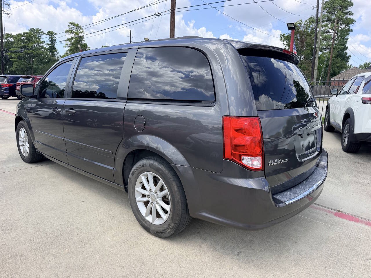 Used 2015 Dodge Grand Caravan SXT w/ UConnect Hands-Free Group FWD image 14