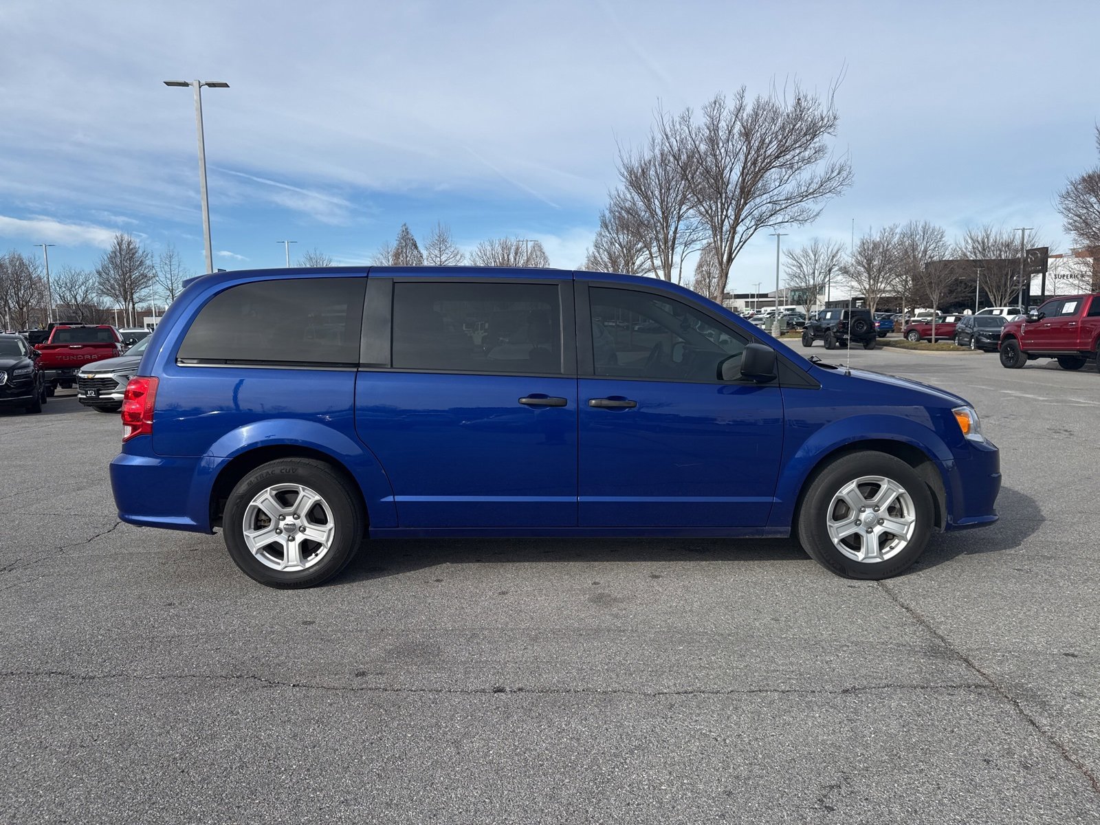 Used 2020 Dodge Grand Caravan SE image 4