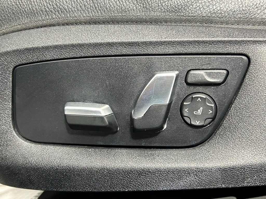 Used 2023 BMW 530i xDrive w/ M Sport Package image 33