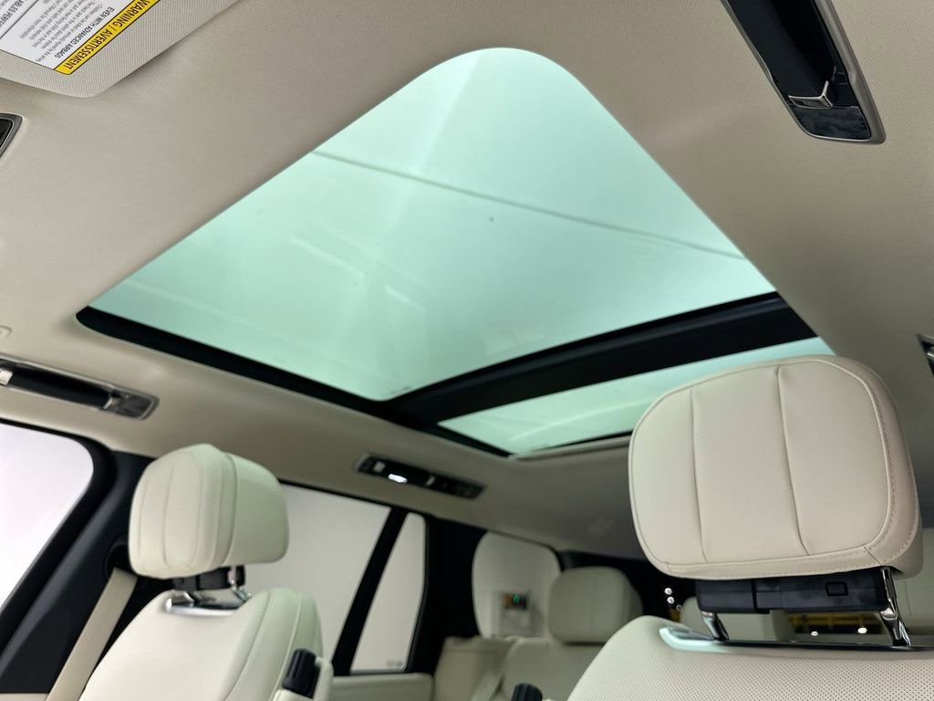 New 2025 Land Rover Range Rover SE image 10