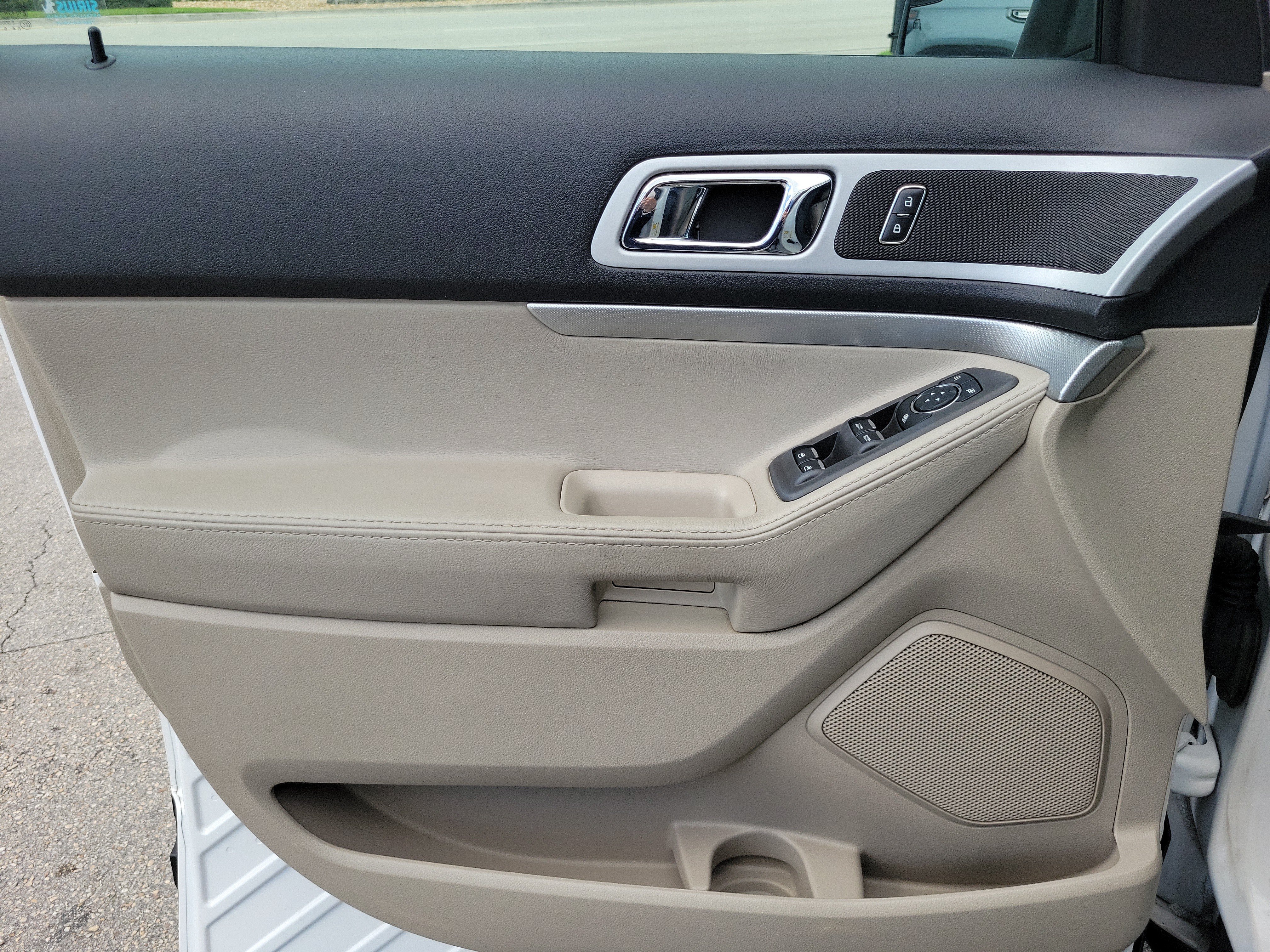 Used 2013 Ford Explorer XLT FWD image 27