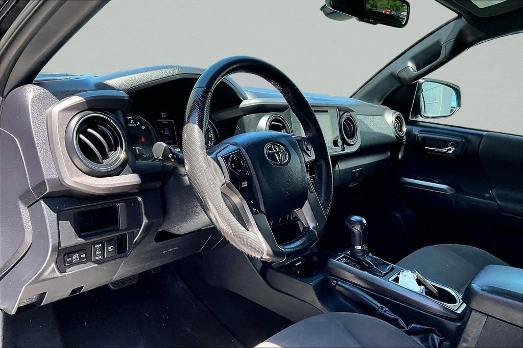 Used 2019 Toyota Tacoma TRD Off-Road AWD/4WD image 13