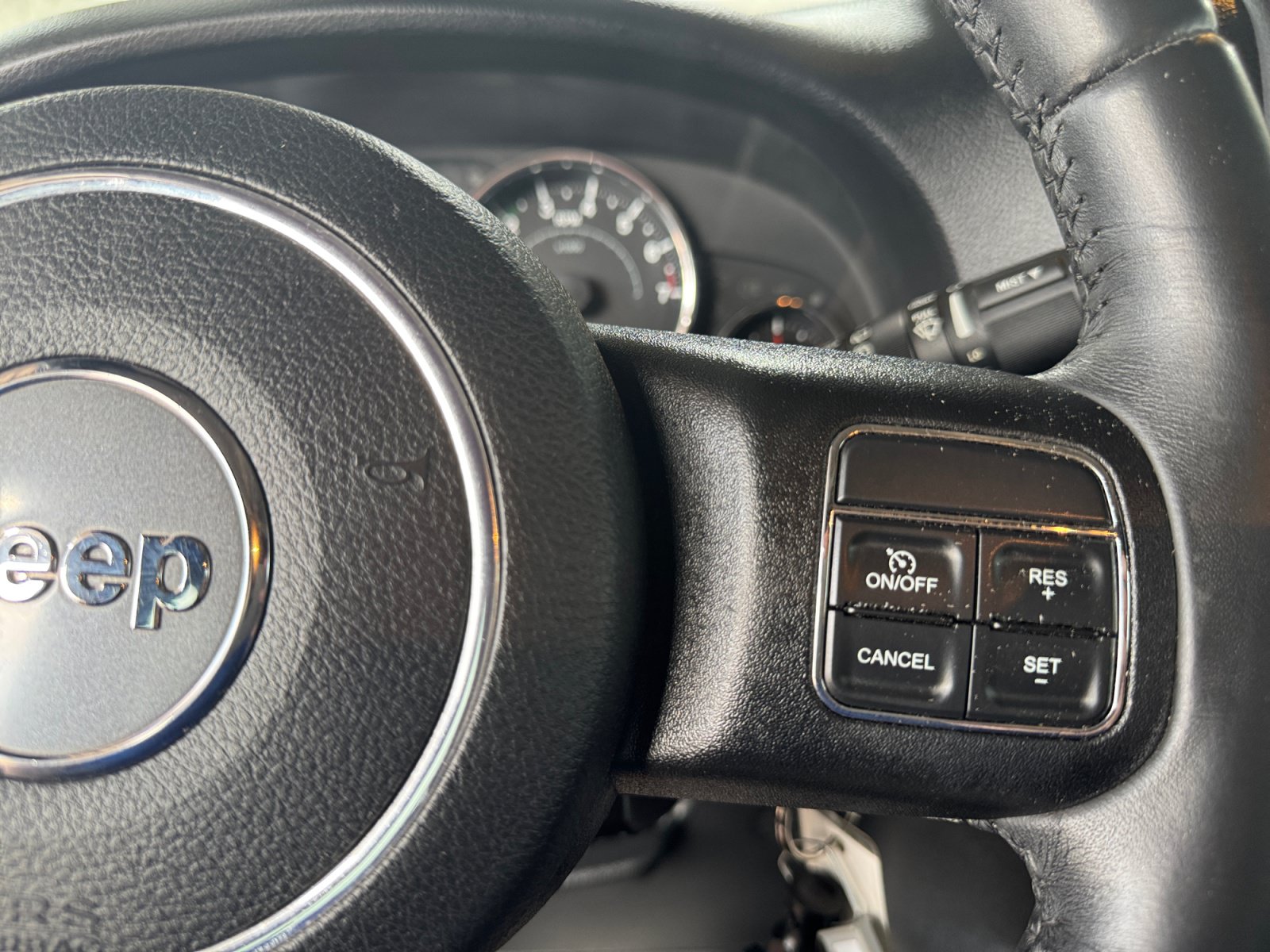 Used 2016 Jeep Wrangler Unlimited Sahara w/ Connectivity Group AWD/4WD image 21