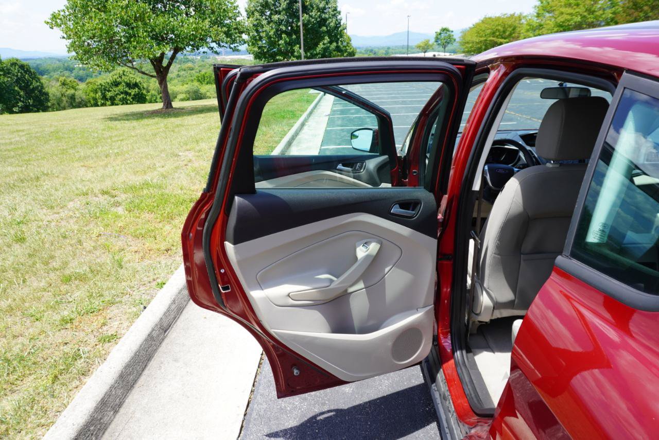 Used 2015 Ford C-MAX SE w/ Equipment Group 201A FWD image 20