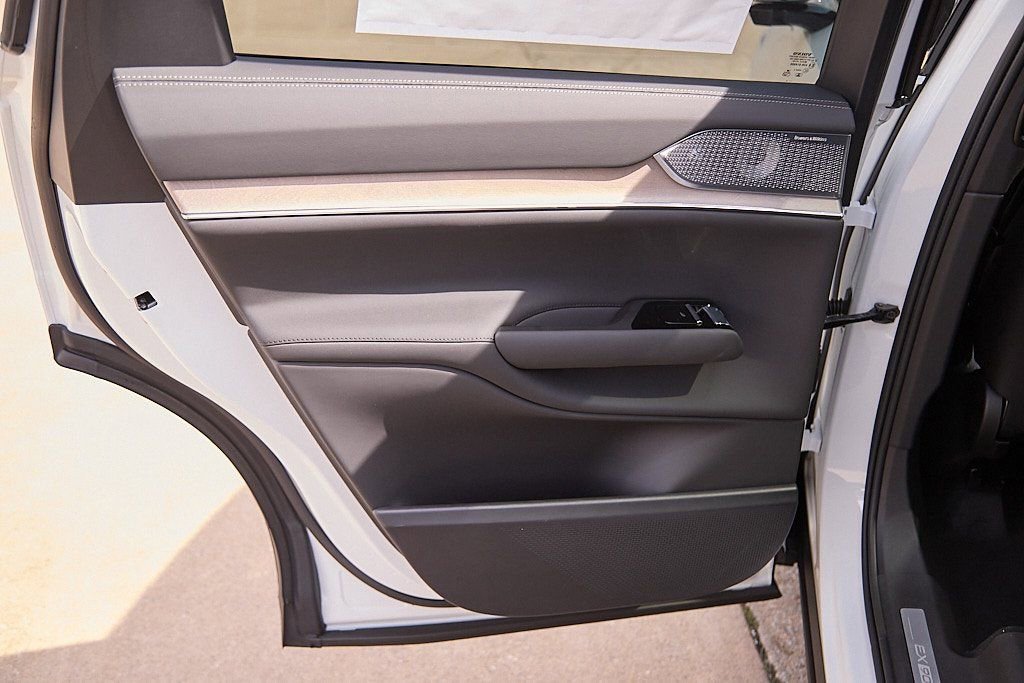 New 2025 Volvo EX90 Ultra image 18