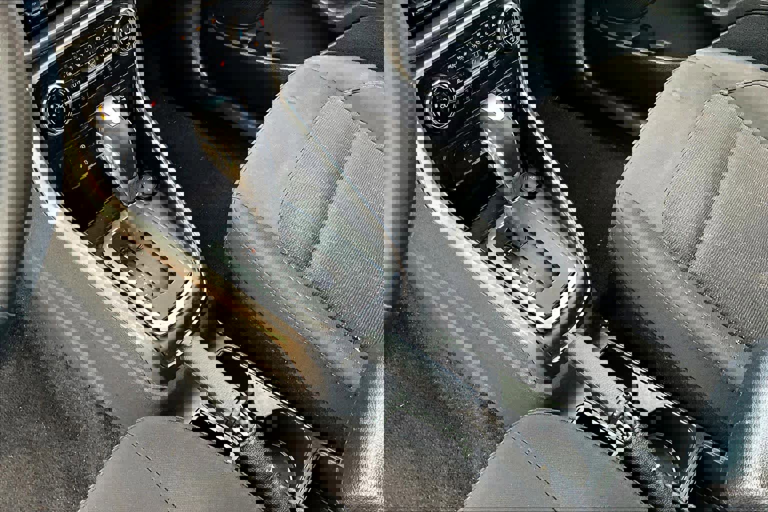 Used 2020 Ford EcoSport SE w/ SE Convenience Package image 16