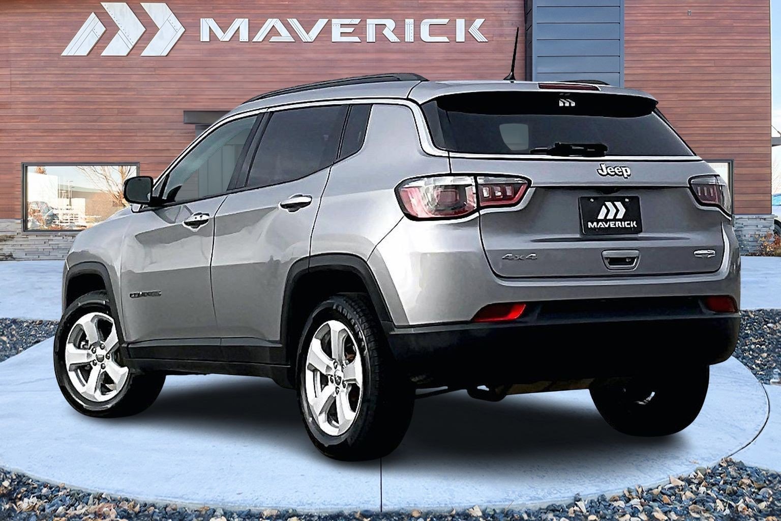 Used 2018 Jeep Compass Latitude image 4