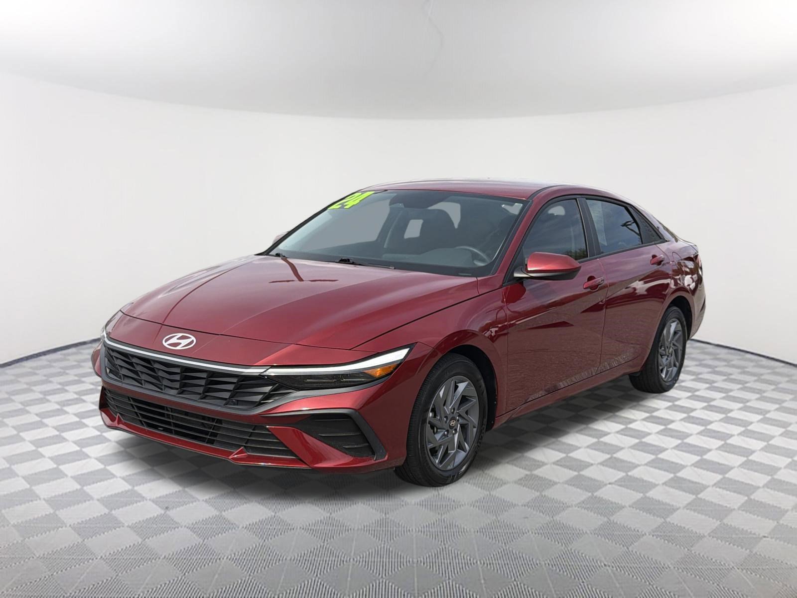 Used 2024 Hyundai Elantra Blue image 3