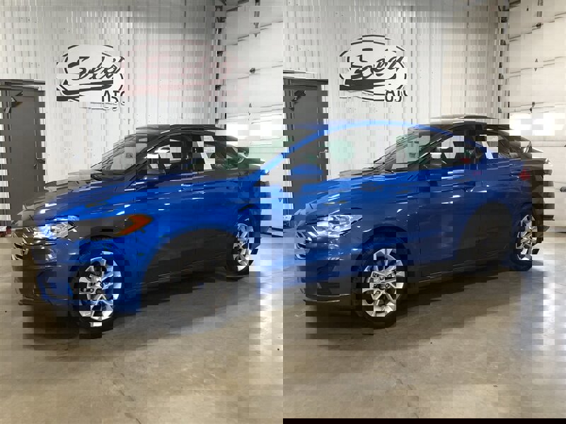 Used 2020 Ford Fusion SE image 1