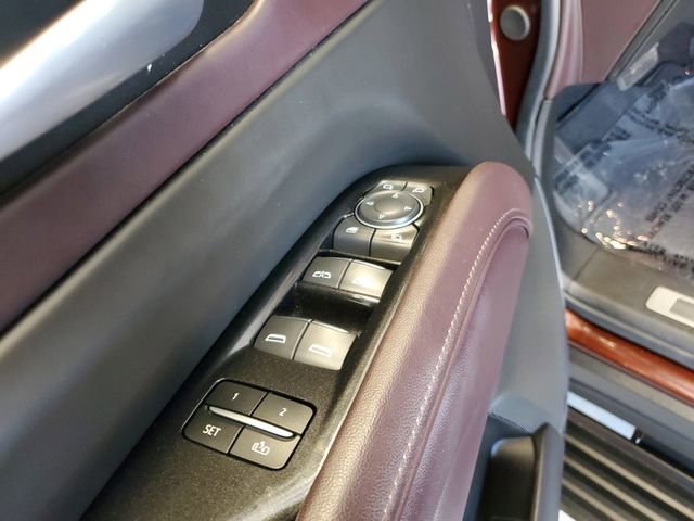 Used 2023 Cadillac Escalade Sport Platinum w/ LPO, ONYX Package AWD/4WD image 17