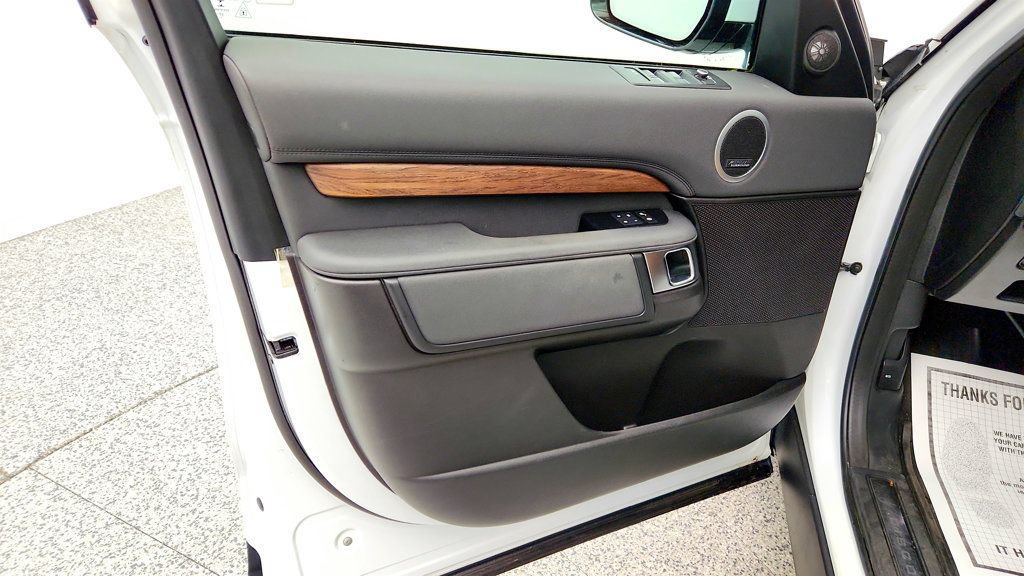 Used 2018 Land Rover Discovery HSE AWD/4WD image 11