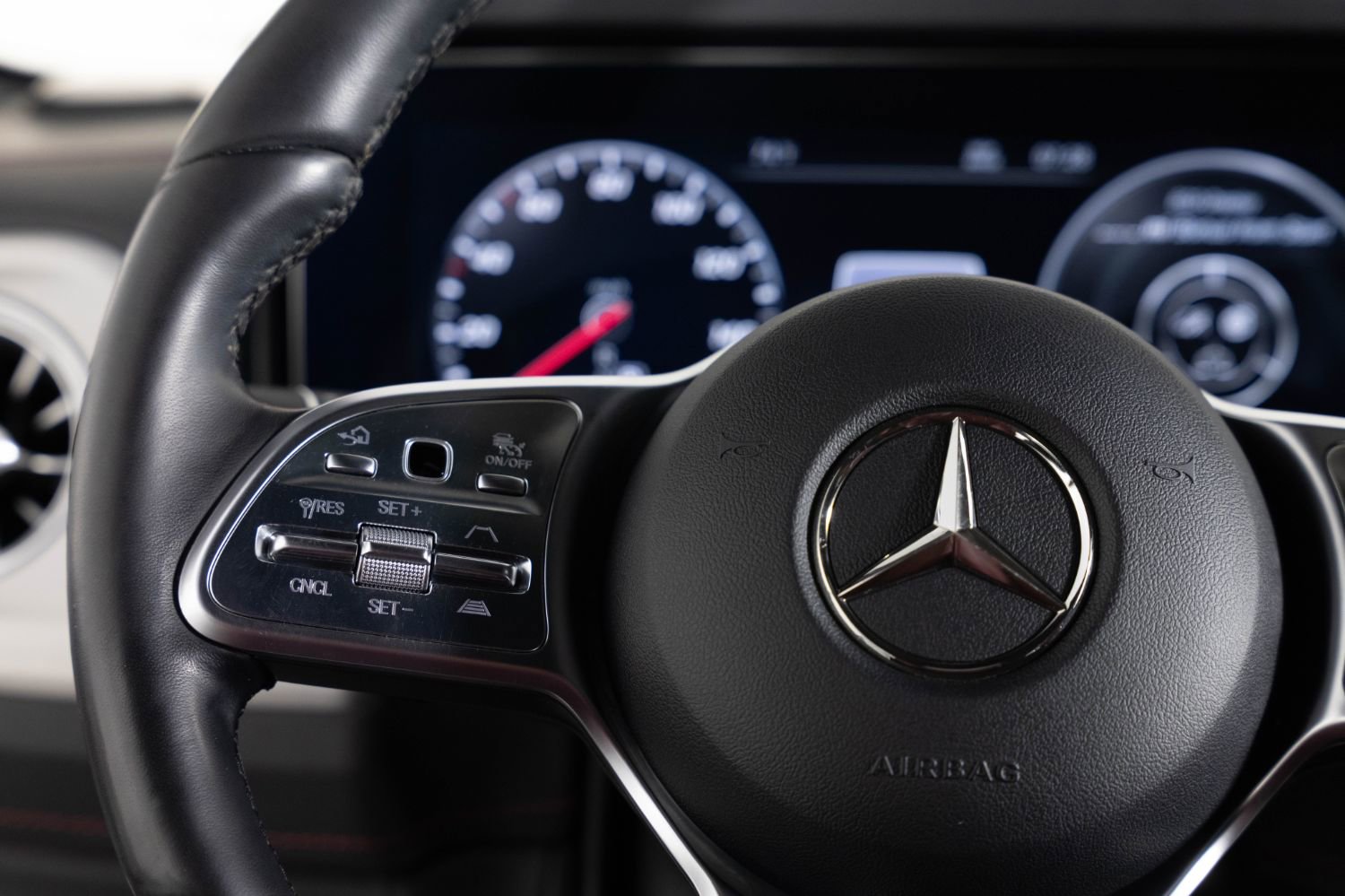 Used 2023 Mercedes-Benz G 550 image 31