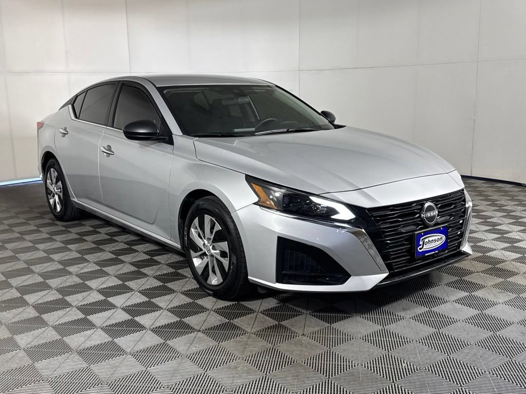 Used 2024 Nissan Altima 2.5 S FWD image 5