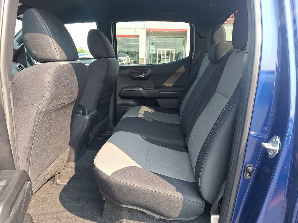 Used 2022 Toyota Tacoma TRD Off-Road AWD/4WD image 10