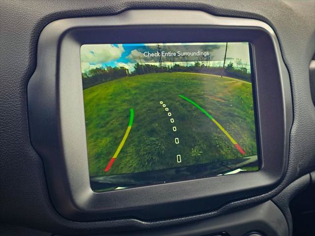 Certified 2022 Jeep Renegade Altitude w/ Convenience Group AWD/4WD image 26