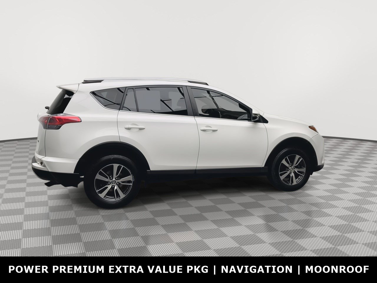 Used 2018 Toyota RAV4 XLE FWD image 35