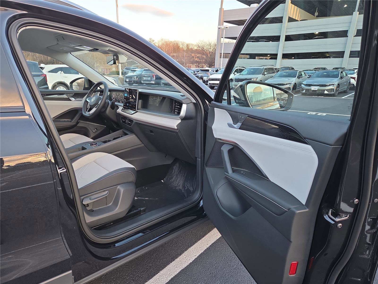 New 2026 Volkswagen Tiguan SE image 25