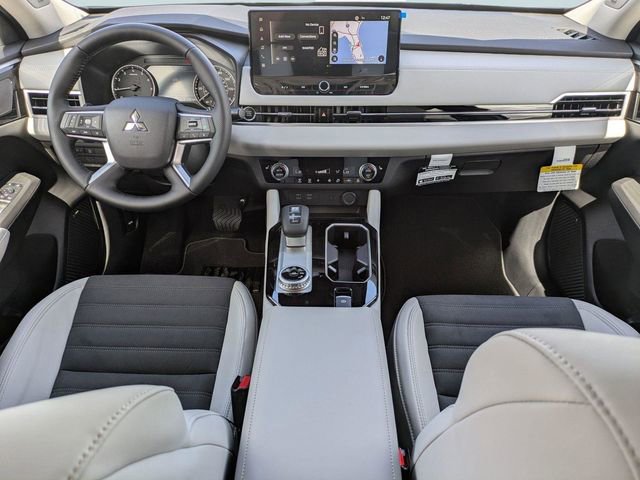 New 2026 Mitsubishi Outlander SE image 16
