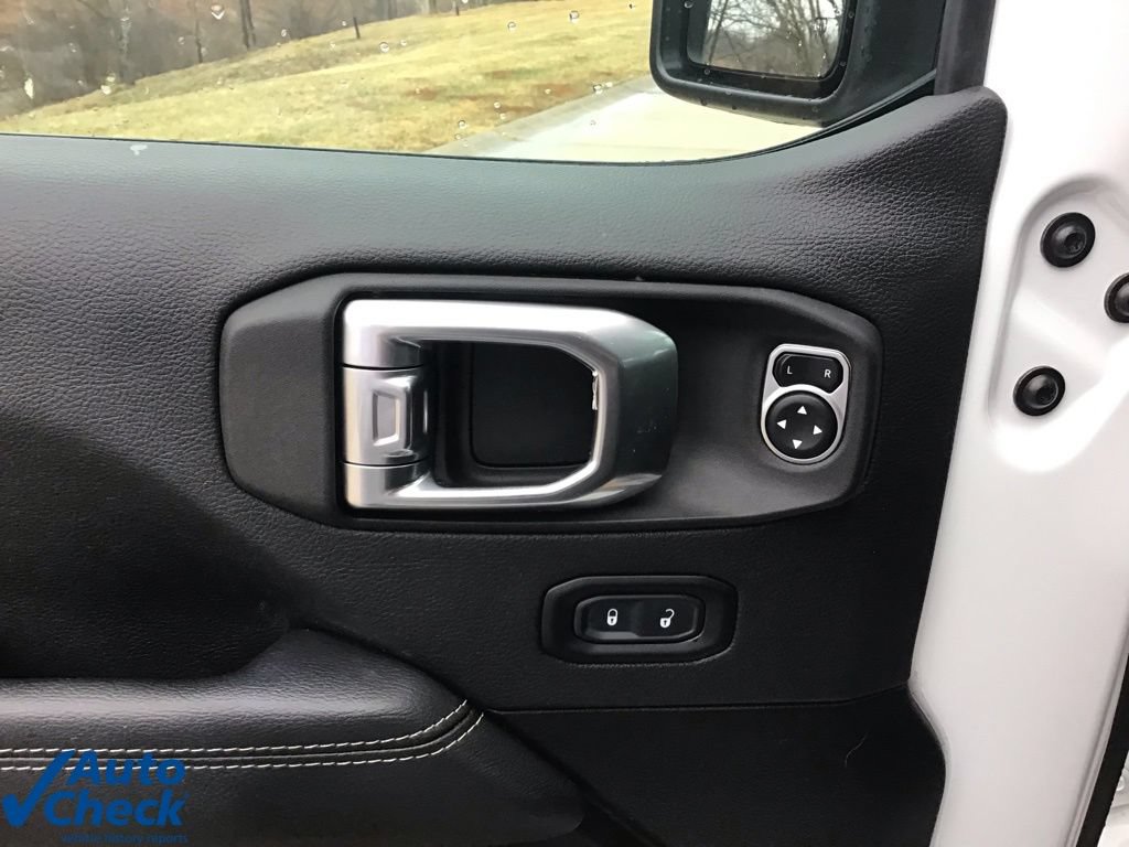 Used 2023 Jeep Wrangler Unlimited Sahara w/ Cold Weather Group AWD/4WD image 22