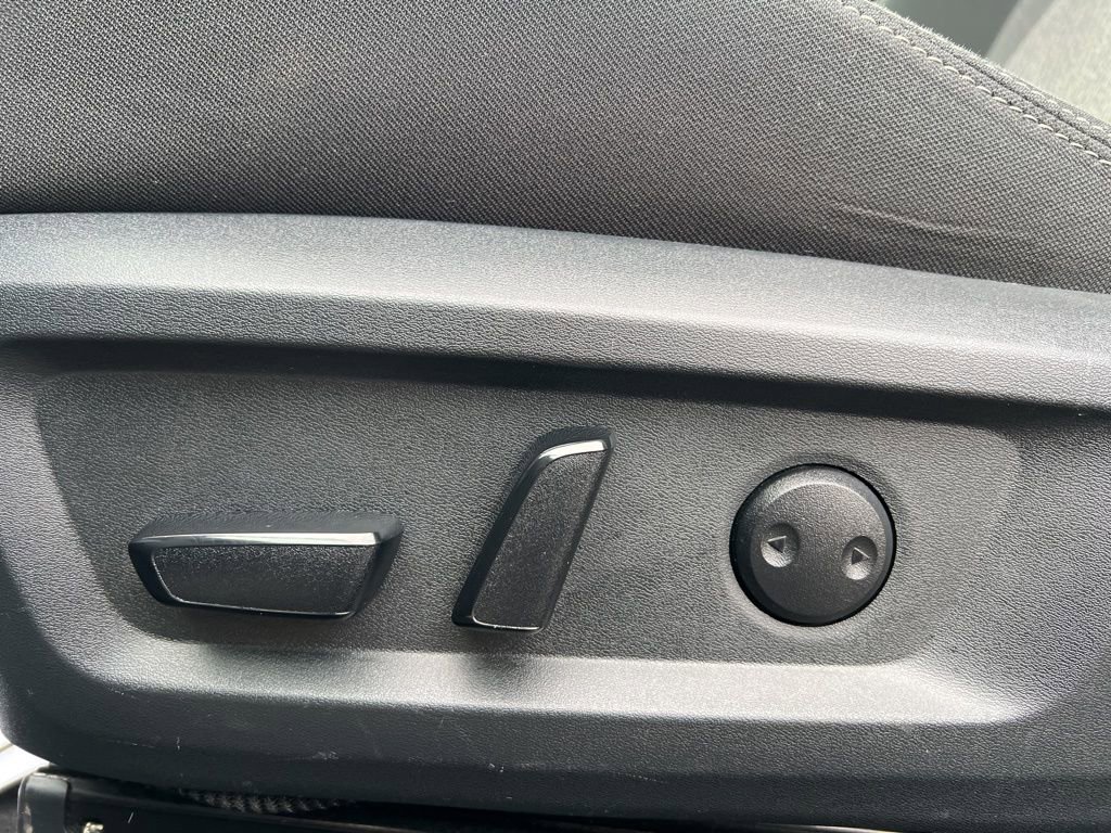 Used 2025 Nissan Rogue SV image 10