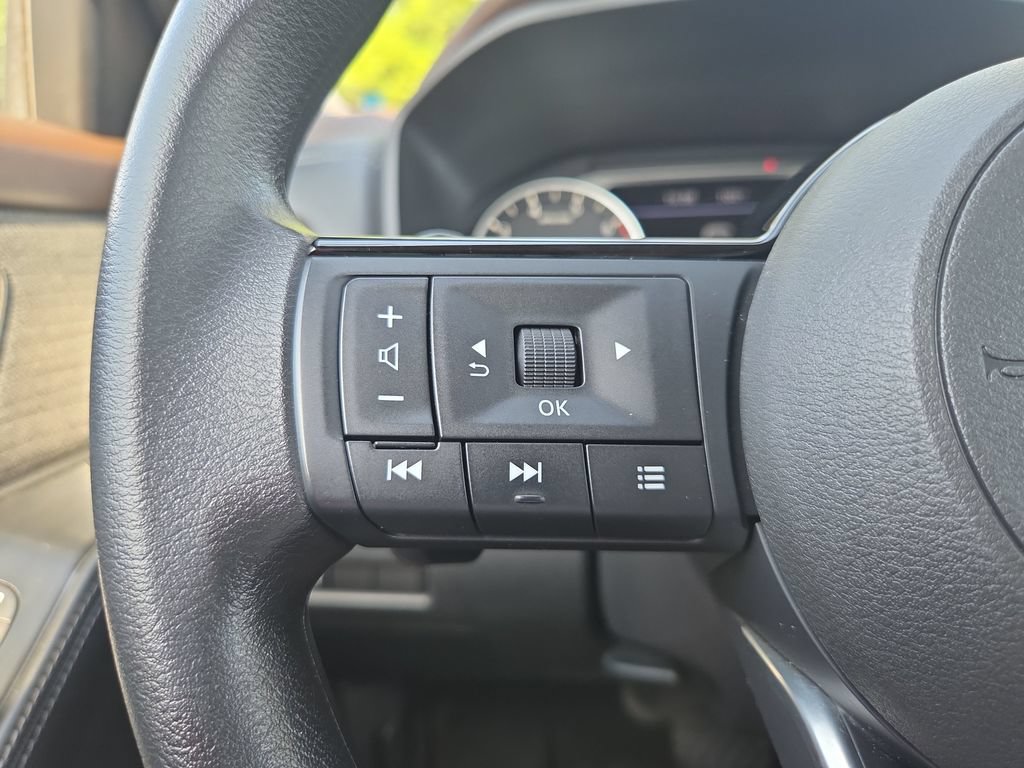 Used 2023 Nissan Rogue SV FWD image 19